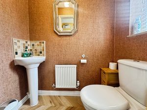 Guest WC- click for photo gallery